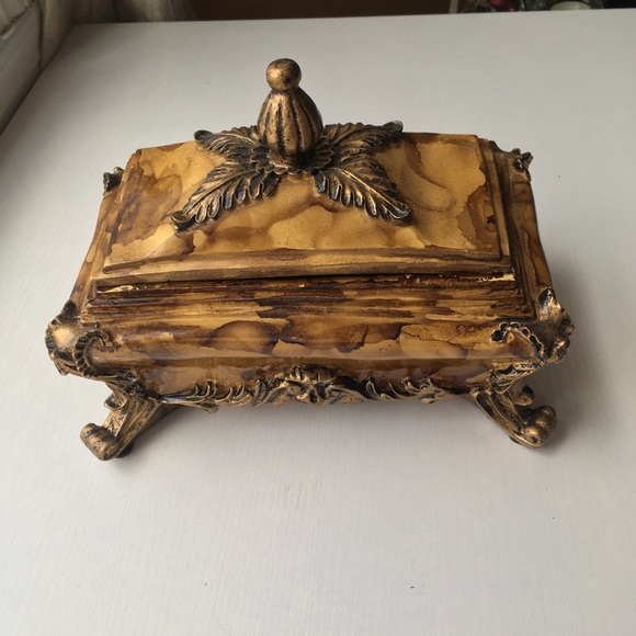 Vintage Jewelry Box Trinket Box Raised Detall Box - Picture 2 of 8